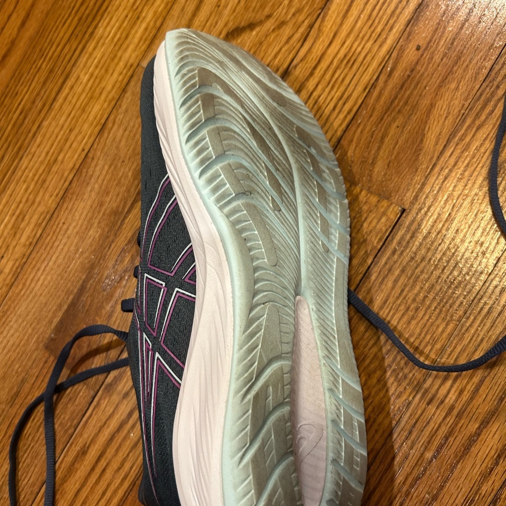 Asics Athletic Shoes - 10.5 - Picture 3 of 7